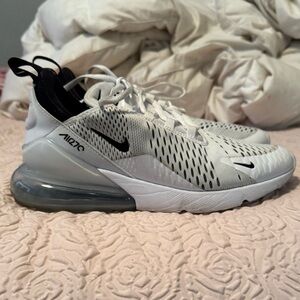 Size 9 Women’s Nike Air Max 270